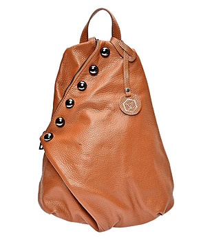 Нестандартна дамска кожена раница в цвят камел Evelina снимка