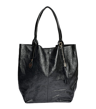 Дамска кожена чанта в черен цвят снимка