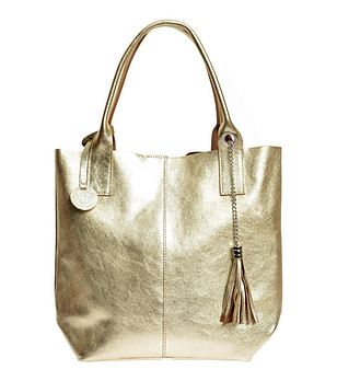 Дамска кожена чанта в златист нюанс снимка