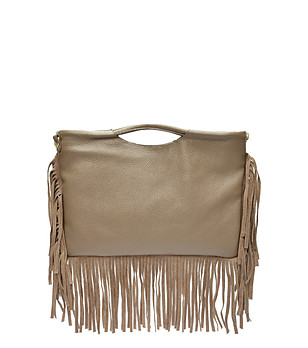 Дамска чанта в цвят таупе от естествена кожа с ресни снимка