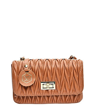 Дамска чанта с ефектен релеф в цвят коняк Sia снимка