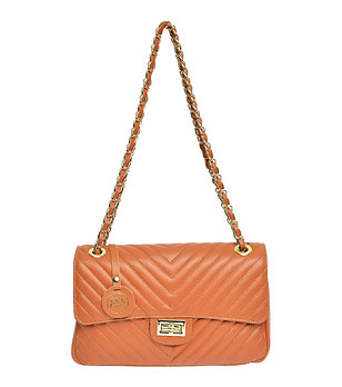 Дамска чанта от естествена кожа в цвят коняк снимка