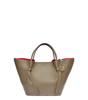 Дамска трапецовидна чанта в цвят таупе с несесер снимка