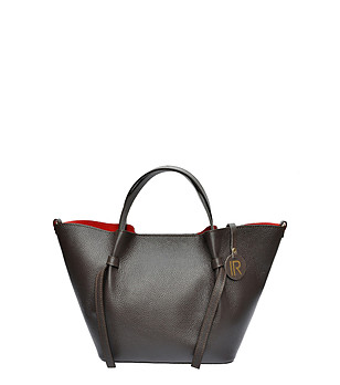 Черна кожена дамска чанта с червен несесер снимка