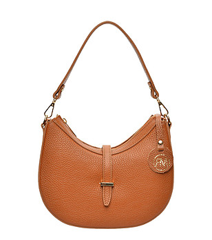 Кожена дамска чанта от естествена кожа в цвят коняк Marlit снимка