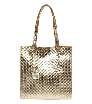 Златиста дамска чанта от естествена кожа снимка