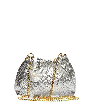 Сребриста кожена чанта през рамо снимка