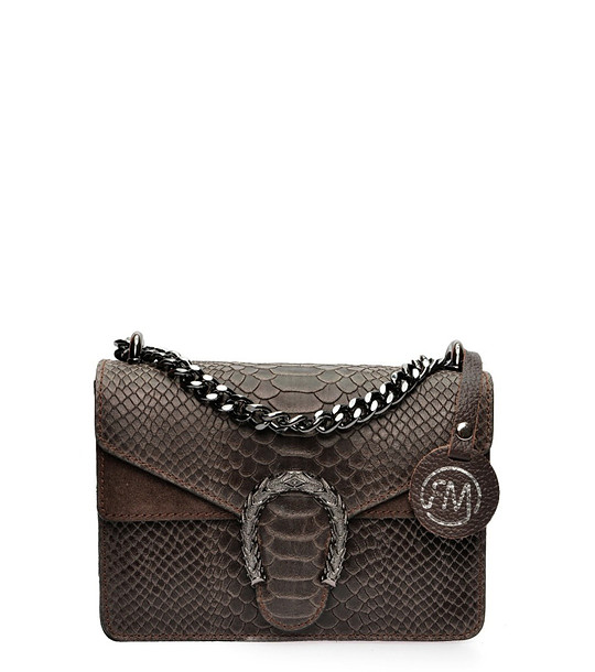 Кафява дамска чанта през рамо със змийски  релеф снимка