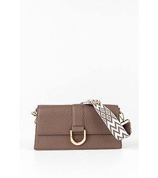 Дамска чанта в цвят таупе снимка