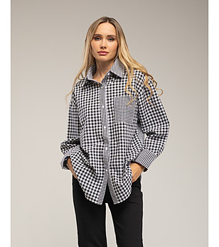Oversize дамска риза на каре в черно и бяло снимка