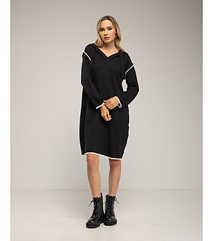 Черно рокля с качулка снимка