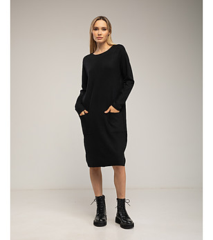 Черна рокля с джобове снимка