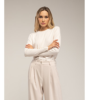 Дамски пуловер в бяло с вълна снимка