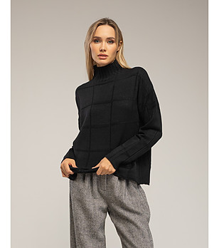 Дамски овърсайз пуловер в черен цвят снимка