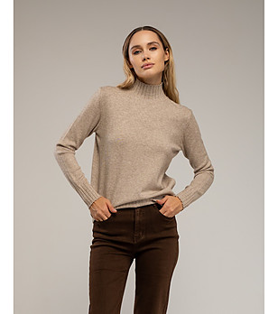 Дамски пуловер в бежов цвят снимка