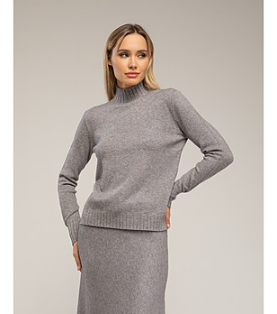 Дамски пуловер в сив цвят снимка