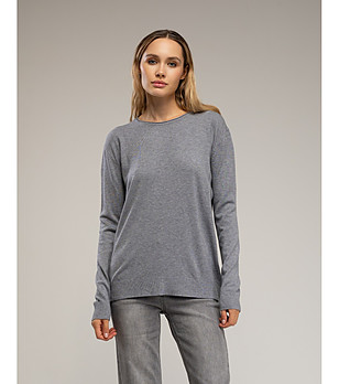 Сив дамски тънък пуловер с изчистен дизайн снимка