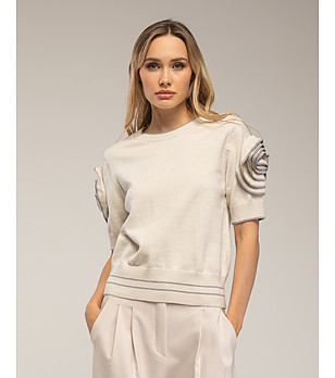 Дамска блуза в екрю с ефектни ръкави снимка