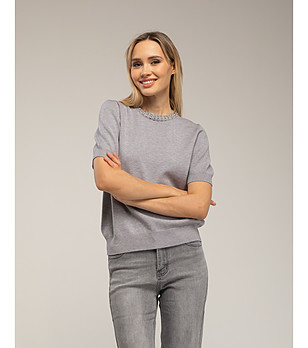 Сива дамска блуза с декорация при деколтето снимка