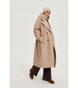 Дамско бежово палто с колан снимка