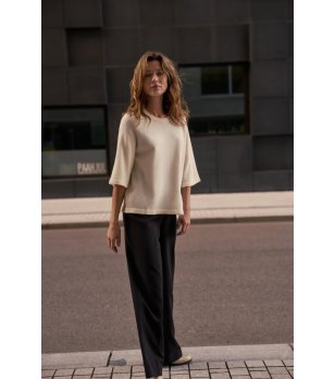 Дамски пуловер в цвят слонова кост снимка