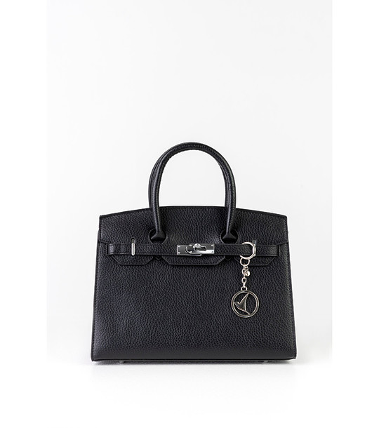 Дамска черна чанта с твърди стени Vera снимка