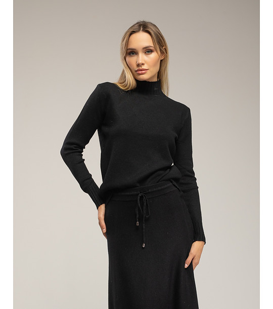 Дамски пуловер в черен цвят снимка