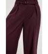Дамски панталон в бургунд с колан-3 снимка