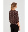 Дамска блуза с принт в черно и кафяво-2 снимка
