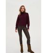 Дамски пуловер в бордо-2 снимка