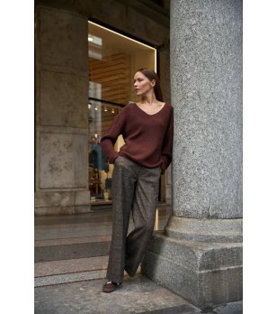 Дамски пуловер в тъмнокафяво снимка