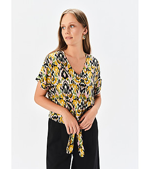 Дамска блуза многоцветна с връзка отпред снимка