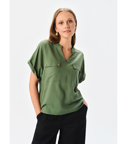 Дамска блуза в маслинено зелено с джобове снимка