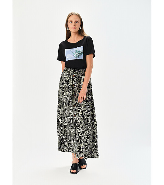 Черна тениска с принт снимка