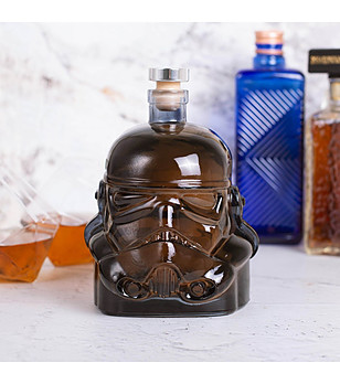 Черна гарафа с форма на шлем STORMTROOPER 750 мл снимка