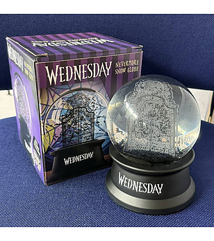 Черно снежно кълбо WEDNESDAY с прилепи снимка