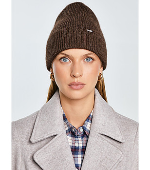 Кафява зимна дамска плетена шапка HERYNIA  снимка