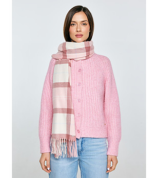 Каре шал в розово и екрю  с ресни  снимка