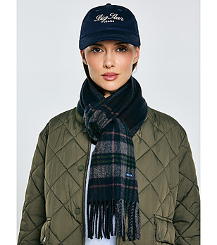 Тъмносин унисекс шал на каре снимка