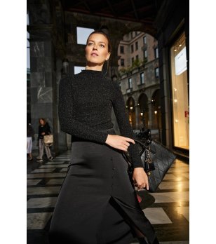 Черна дамска пола с декоративни копчета снимка