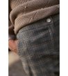 Дамски сив панталон на фино каре-2 снимка