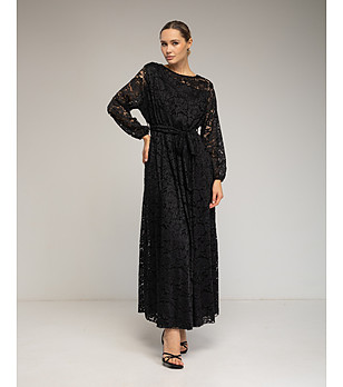 Черна дълга дантелена рокля снимка