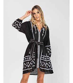 Черна памучна рокля-туника с етно бродерии и колан снимка