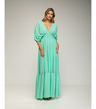 Светлозелена дълга рокля снимка