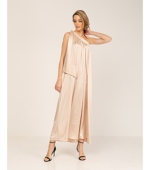 Бежова сатенена рокля с едно регулируемо рамо снимка