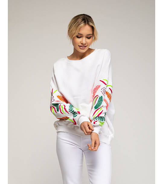 Бяла дамска блуза с флорални мотиви снимка