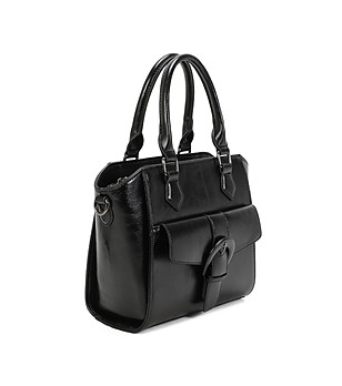 Черна дамска чанта с преден джоб снимка