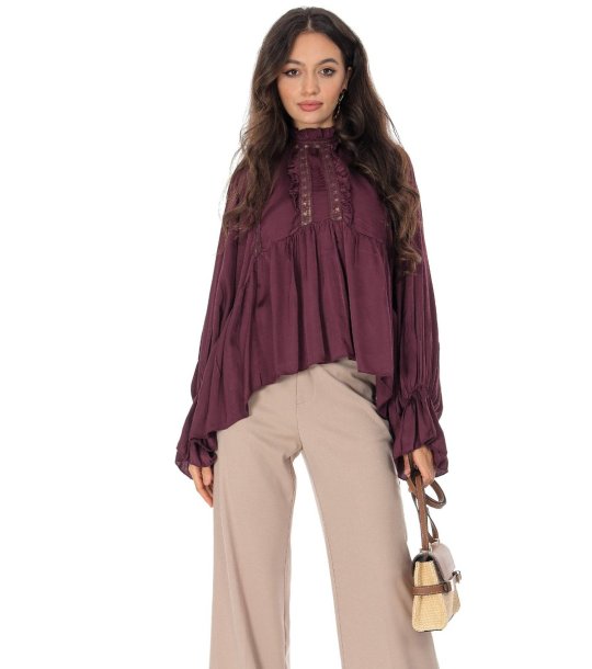 Виненочервена oversize дамска блуза с ефект на коприна  снимка