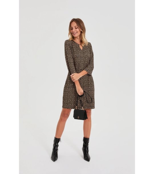 Дамска черна малка чанта снимка