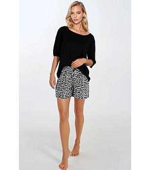 Дамска пижама с долнище в леопардов принт Wild & Beautiful снимка